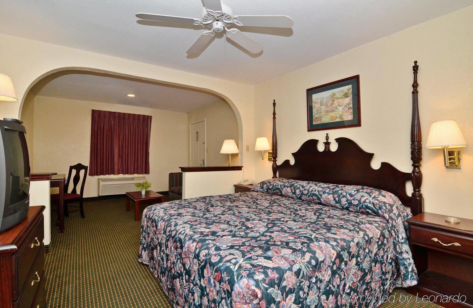 Super 8 By Wyndham Moss Point Motel Room photo