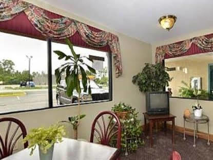 Super 8 By Wyndham Moss Point Motel Exterior photo